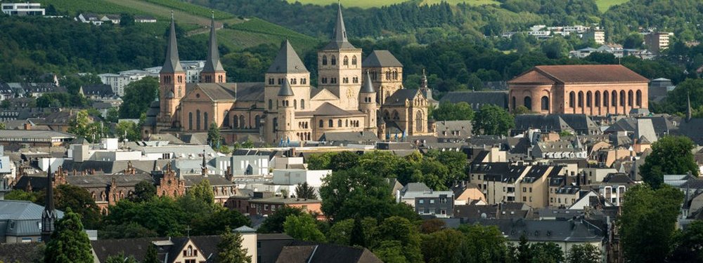 Blick auf Trier mit Dom und Konstantin-Basilika.