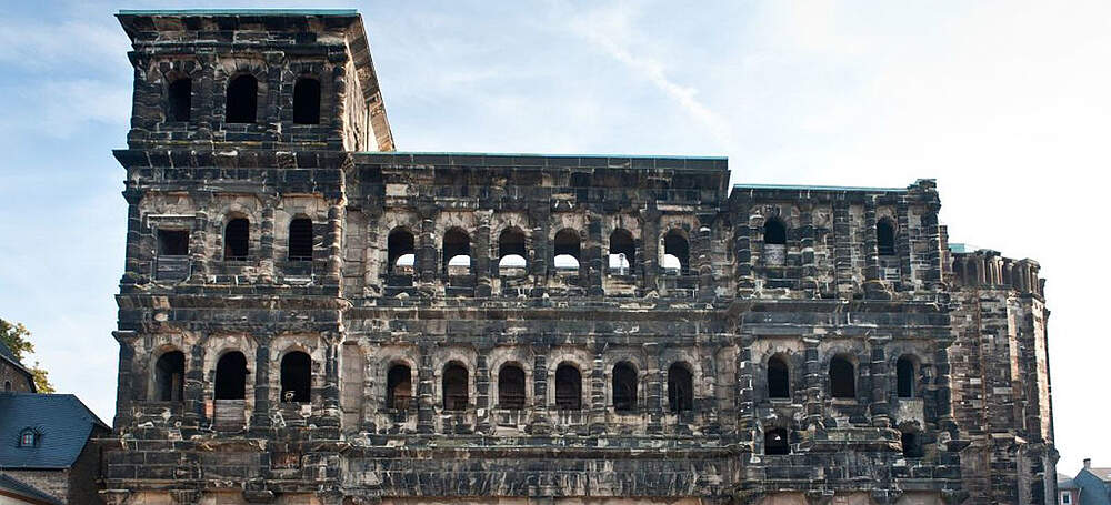 © Dominik Ketz / Rheinland-Pfalz Tourismus GmbH A well-known sight in Trier: the Porta Nigra.